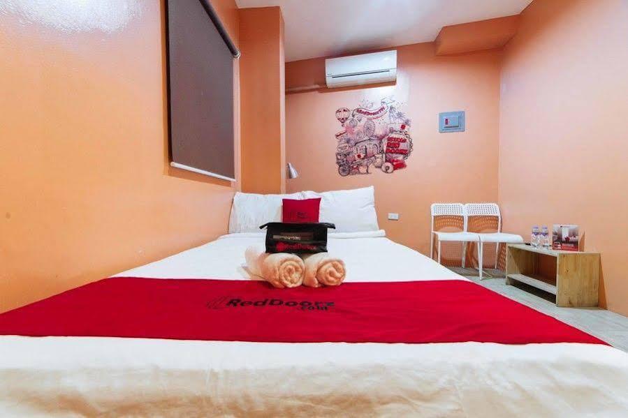 Reddoorz At Hotel Rosemarie Pasay Exteriör bild